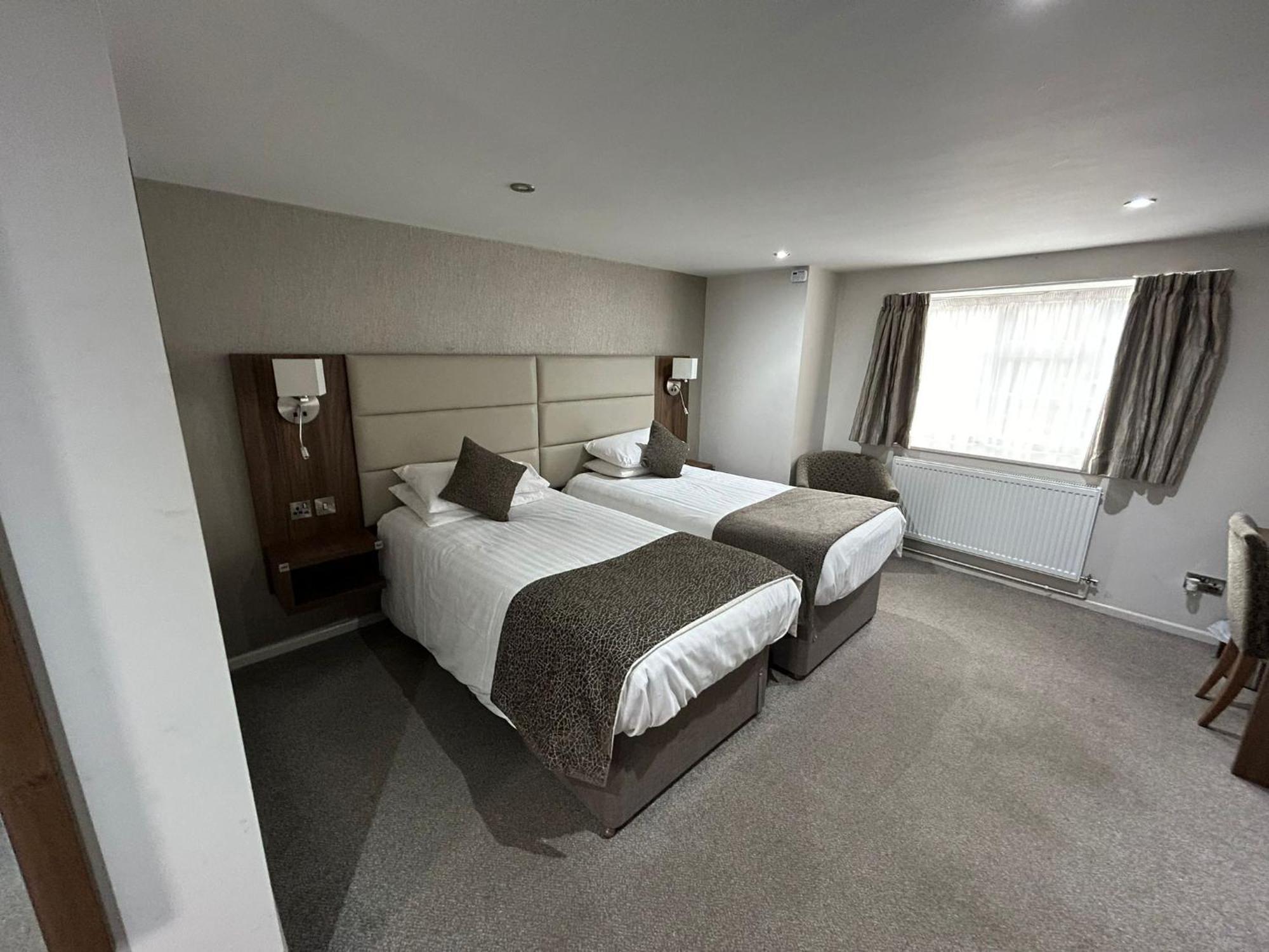 The Hind Hotel Wellingborough Exterior photo