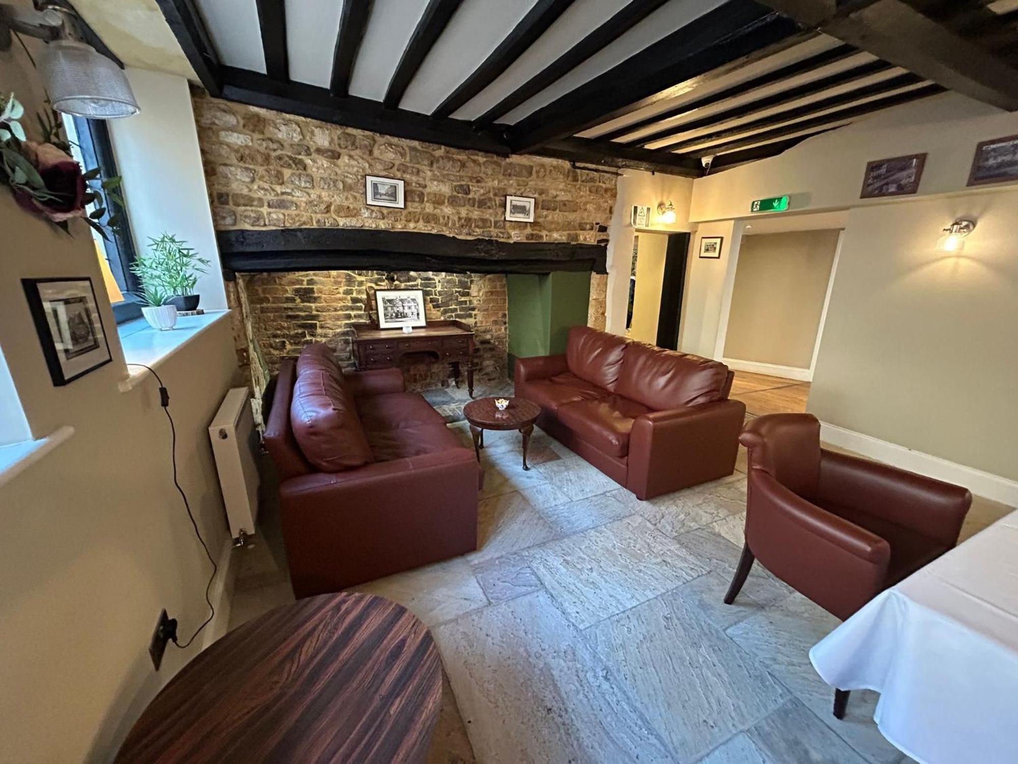 The Hind Hotel Wellingborough Exterior photo