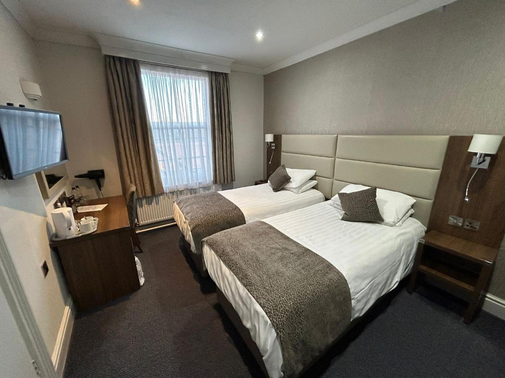 The Hind Hotel Wellingborough Room photo