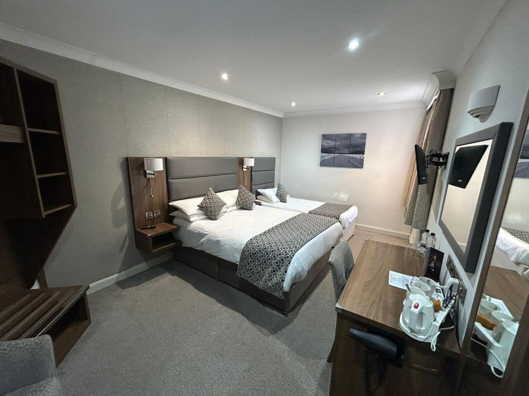 The Hind Hotel Wellingborough Room photo